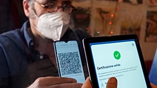 Parlamento italiano aprova certificado covid