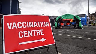 A sign points the way to the Scottish Ambulance Service vaccine bus in Glasgow on July 28, 2021.