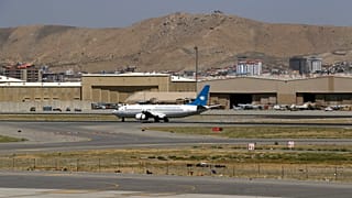 Afganistan'da yapılan iç uçuşlardan biri