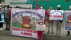 Protesta ante el Gran Mercado Mayorista de Lima contra el desperdicio de alimentos