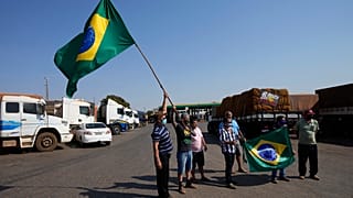 Los camioneros brasileños ponen fin al bloqueo de carreteras a petición de Bolsonaro