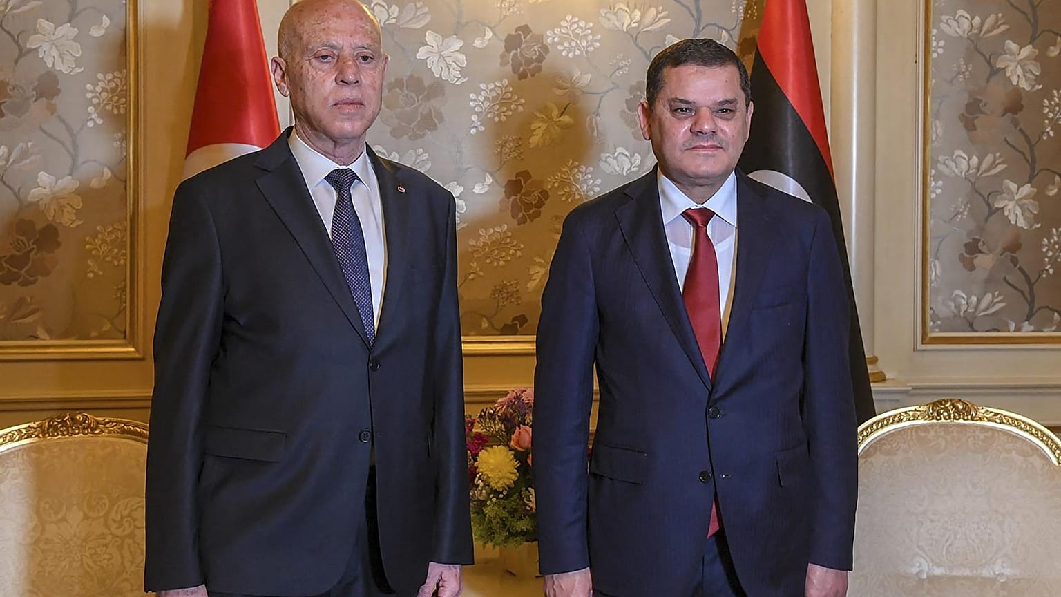 الرئيس التونسي قيس سعيد يلتقي برئيس الوزراء الليبي عبد الحميد دبيبة في العاصمة الليبية طرابلس، 17 مارس 2021.