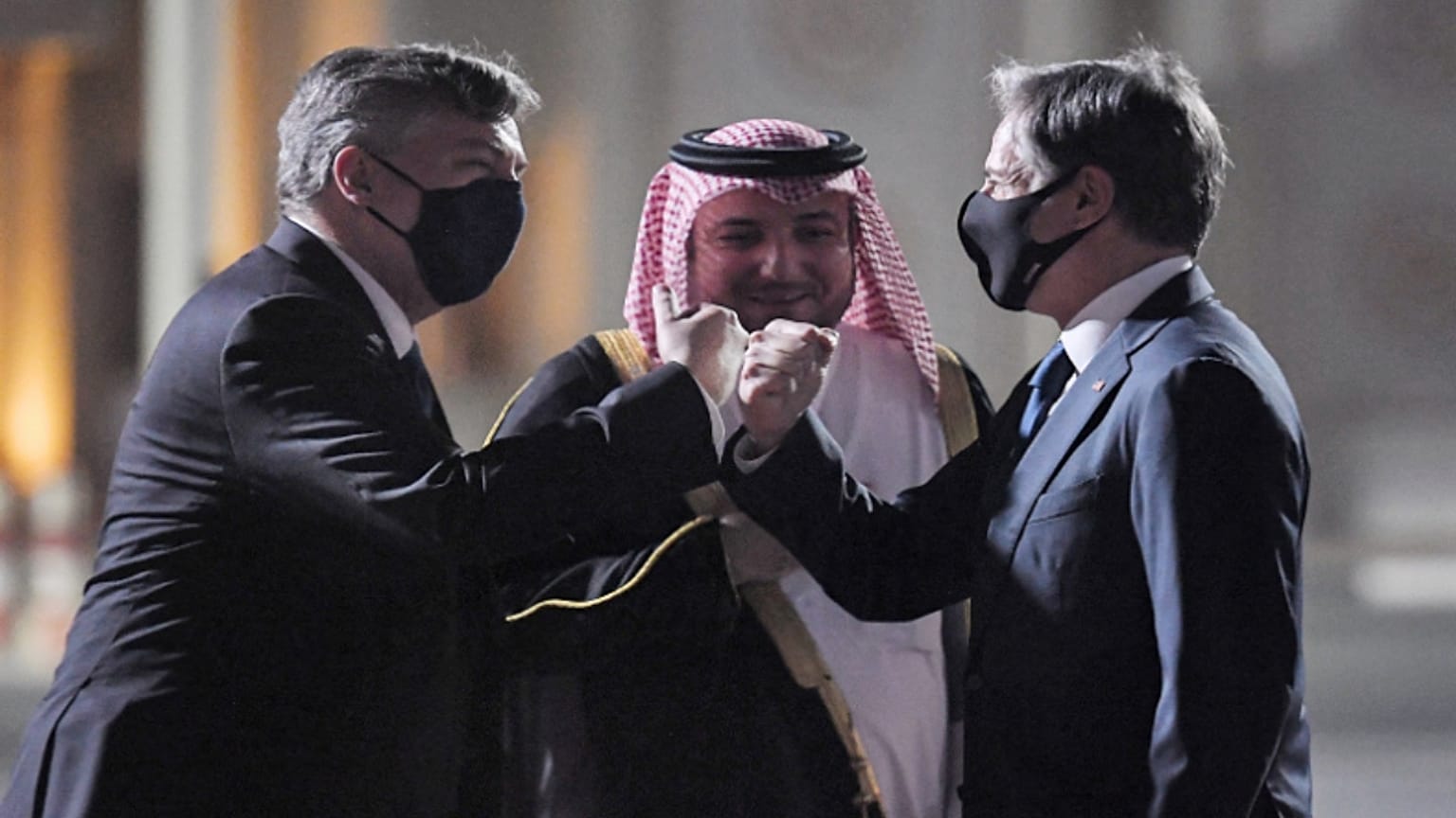 John Desrocher, Ibrahim Fakhro  ve Antony Blinken Katar'da bir arada