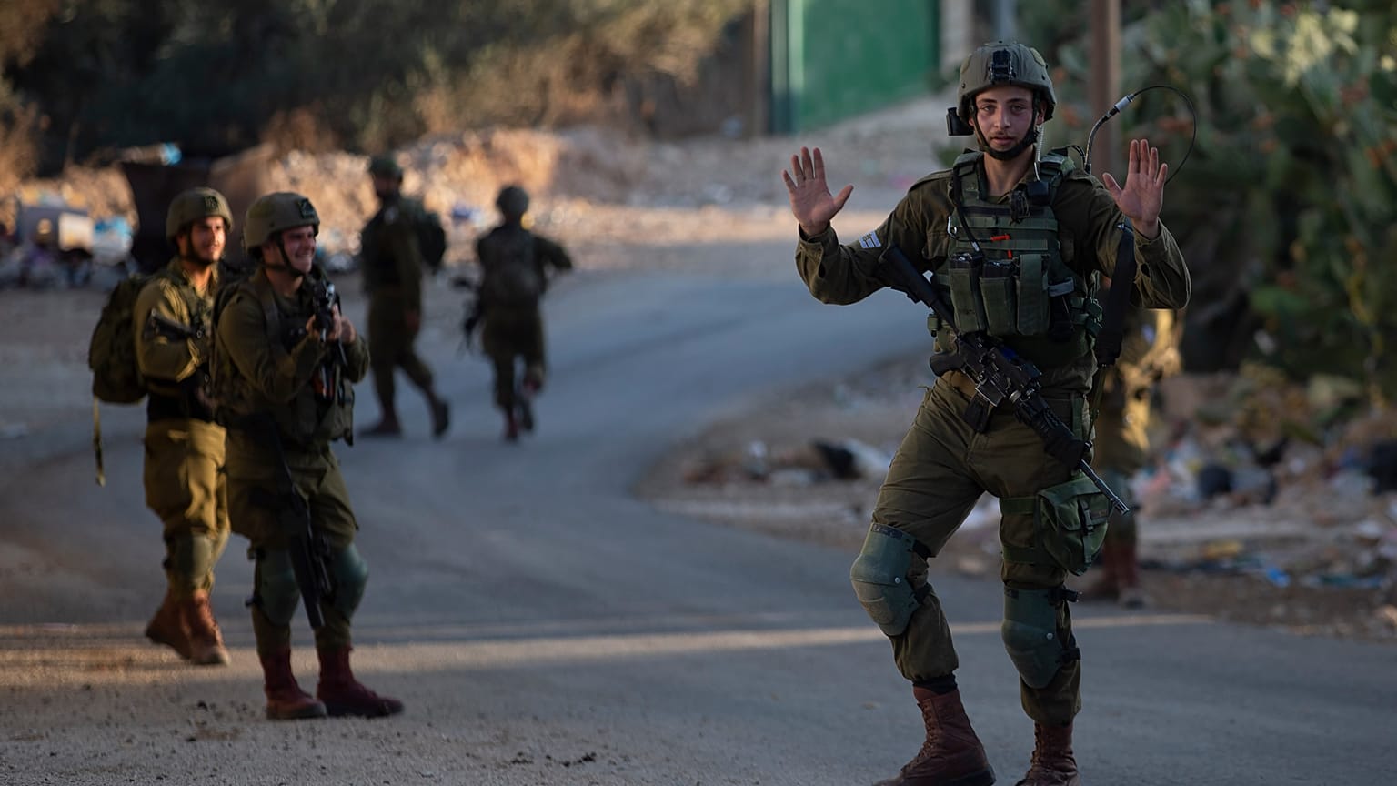 جيش الاحتلال يكثّف تحركاته في الضفة الغربية في إطار البحث عن المعتقلين الفلسطينيين الستة الفارين من سجن جبلوع الإسرائيلي