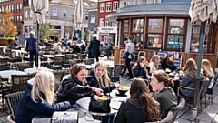 Eine Straßenszene im dänischen Roskilde