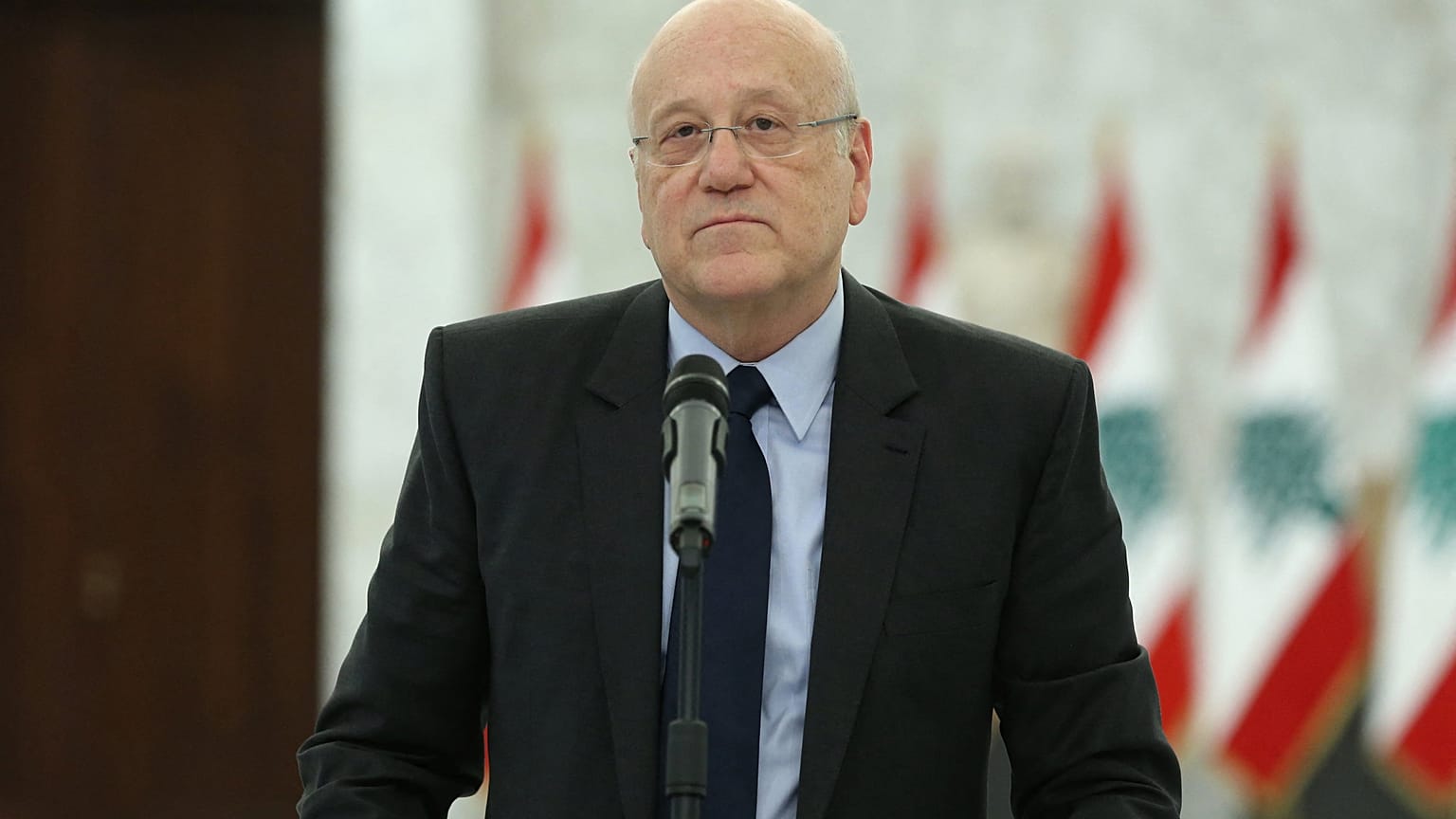  رئيس الوزراء اللبناني المكلف، نجيب ميقاتي، في مؤتمر صحفي عقب لقائه بالرئيس ميشال عون في القصر الرئاسي في بعبدا، في 16 أغسطس/آب 2021