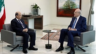 Le président Michel Aoun (à gauche) rencontre le Premier ministre designé Najib Mikati au Palais présidentiel (Beyrouth, 10 septembre 2021)