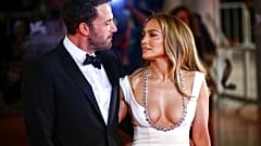 Ben Affleck y Jennnifer López en la alfombra roja de la Mostra de Venecia