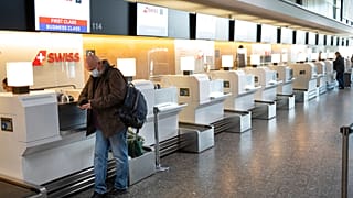 Am Flughafen Zürich Kloten - Symbolbild