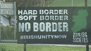 Un panneau entre les deux Irlandes