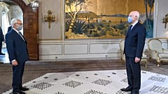 الرئيس التونسي قيس سعيد يستقبل رئيس مجلس النواب راشد الغنوشي في القصر الرئاسي بقرطاج شرق العاصمة تونس/ أرشيف.
