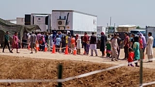 More Afghans and foreigners flee as humanitarian situation worsens