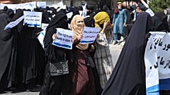 عشرات الأفغانيات يتظاهرن في العاصمة كابول دعماً لحركة طالبان السبت 11 أيلول/سبتمبر 2021