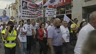 Manifestantes exigem a resolução dos homicídios de dois jovens