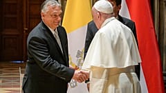 Viktor Orbán saluda al papa Francisco