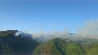 Foto aérea del incendio de Sierra Bermeja, en Málaga, España.