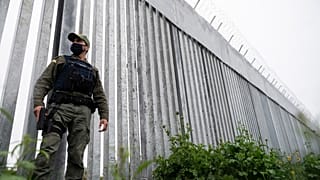 Yunanistan'ın göçmen akınını engellemek için Türkiye sınırına çektiği duvar