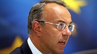 Ο υπουργός Οικονομικών Χρήστος Σταϊκούρας κάνει δηλώσεις στον Τύπο 