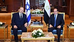 İsrail Başbakanı Naftali Bennett (sol), Mısır Cumhurbaşkanı Abdulfettah Sisi 