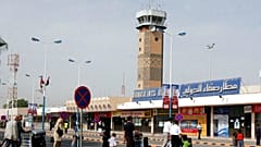 ركاب يمنيون في مطار صنعاء الدولي الثلاثاء 30 يونيو/حزيران 2009 في صنعاء، اليمن.