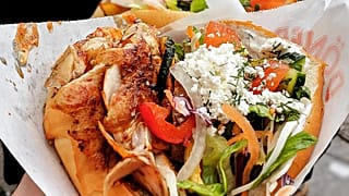 ¿Será ésta una nueva receta para el éxito? En Berlín, se quiere motivar a los no vacunados con vales de kebab.