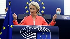 Ursula von der Leyen saca pecho y presume de vacunas