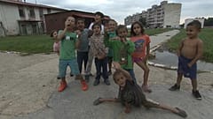El Papa Francisco con los gitanos en el mayor gueto de Centroeuropa