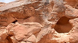 اكتشاف أثري شمال مدينة سكاكا في محافظة الجوف شمال غرب المملكة العربية السعودية، به منحوتات جمل، 22 فبراير/ شباط 2018