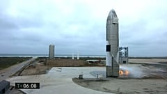 صورة مأخوذة من البث المباشر عبر الويب لشركة سبيس إكس، تُظهر (Starship SN15) بعد هبوطها في بوكا تشيكا، تكساس، 5 مايو 2021