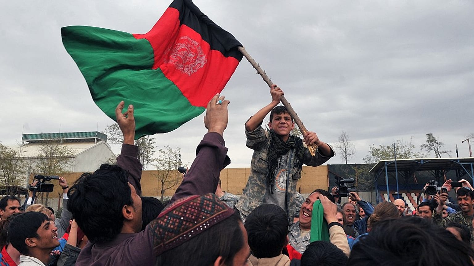 Afganistan kadın milli futbol maçında bir taraftar (Arşiv)