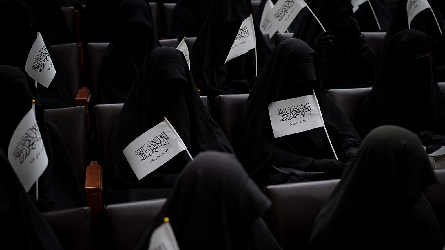 Afganistan'daki Kabil Üniversitesi'nde Taliban lehine gösteriye katılan kız öğrenciler / Arşiv