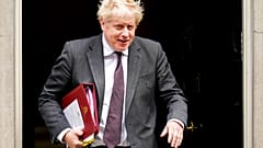 Boris Johnson cambia su ministro de exteriores, Raab, muy criticado por la retirada de Afganistán