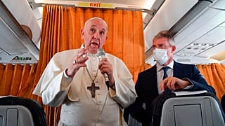 El papa Francisco expresa en el avión su opinión sobre el aborto