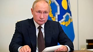 El presidente ruso, Vladímir Putin, durante una videoconferencia desde su residencia de Novo-Ogaryovo, en las afueras de Moscú.