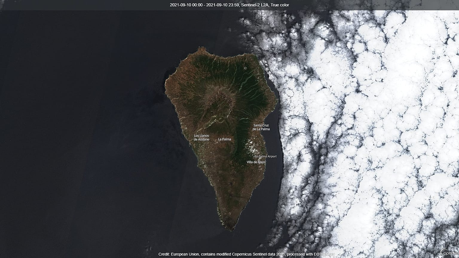 La isla de la Palma desde el espacio el pasado 12 de septiembre. Los vecinos tienen preparado el equipaje si se presenta una emergencia