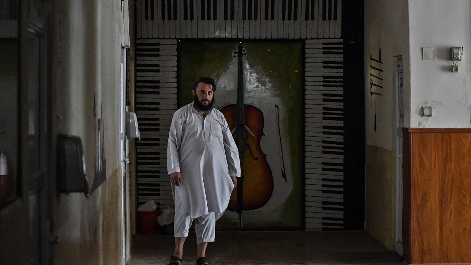 Taliban daha yumuşak bir yol izleyeceklerini açıklasa da Afganistan'ı İslam'ın kendi yorumlamalarına göre yöneteceklerini açıkça ifade etti