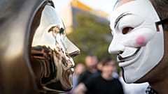 Macaristan'da Bitcoin'in gizemli kurucusu Satoshg Nakamoto'nun heykeli dikildi