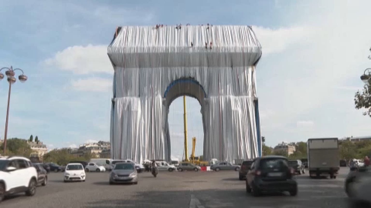 El Arco de Triunfo empaquetado por el sobrino de Christo