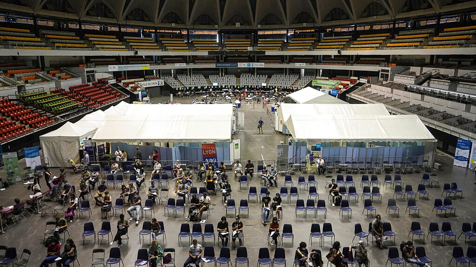Le centre de vaccination du Palais des sports de Gerland, à Lyon