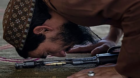 Kabil'de cuma hutbesi sırasında imamdan Taliban'ın dönüşüne övgü