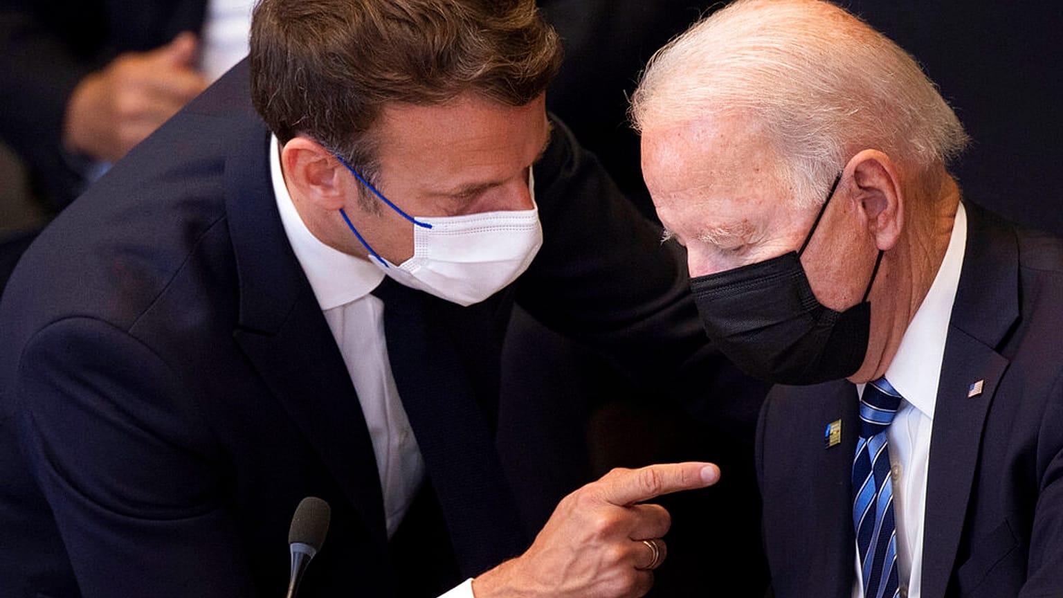 El presidente francés, Emmanuel Macron, y el de EEUU, Joe Biden, en la cumbre de la OTAN de junio 2021