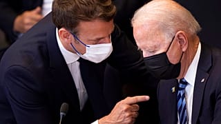 El presidente francés, Emmanuel Macron, y el de EEUU, Joe Biden, en la cumbre de la OTAN de junio 2021