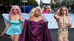 Pride-Marsch und Demo gegen Corona-Maßnahmen in Belgrad