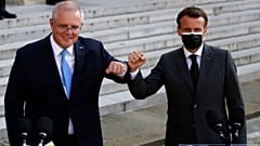 El primer ministro australiano, Scott Morrison, con el presidente francés, Emmanuel Macron, en París, el pasado mes de junio