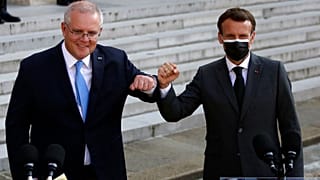 El primer ministro australiano, Scott Morrison, con el presidente francés, Emmanuel Macron, en París, el pasado mes de junio