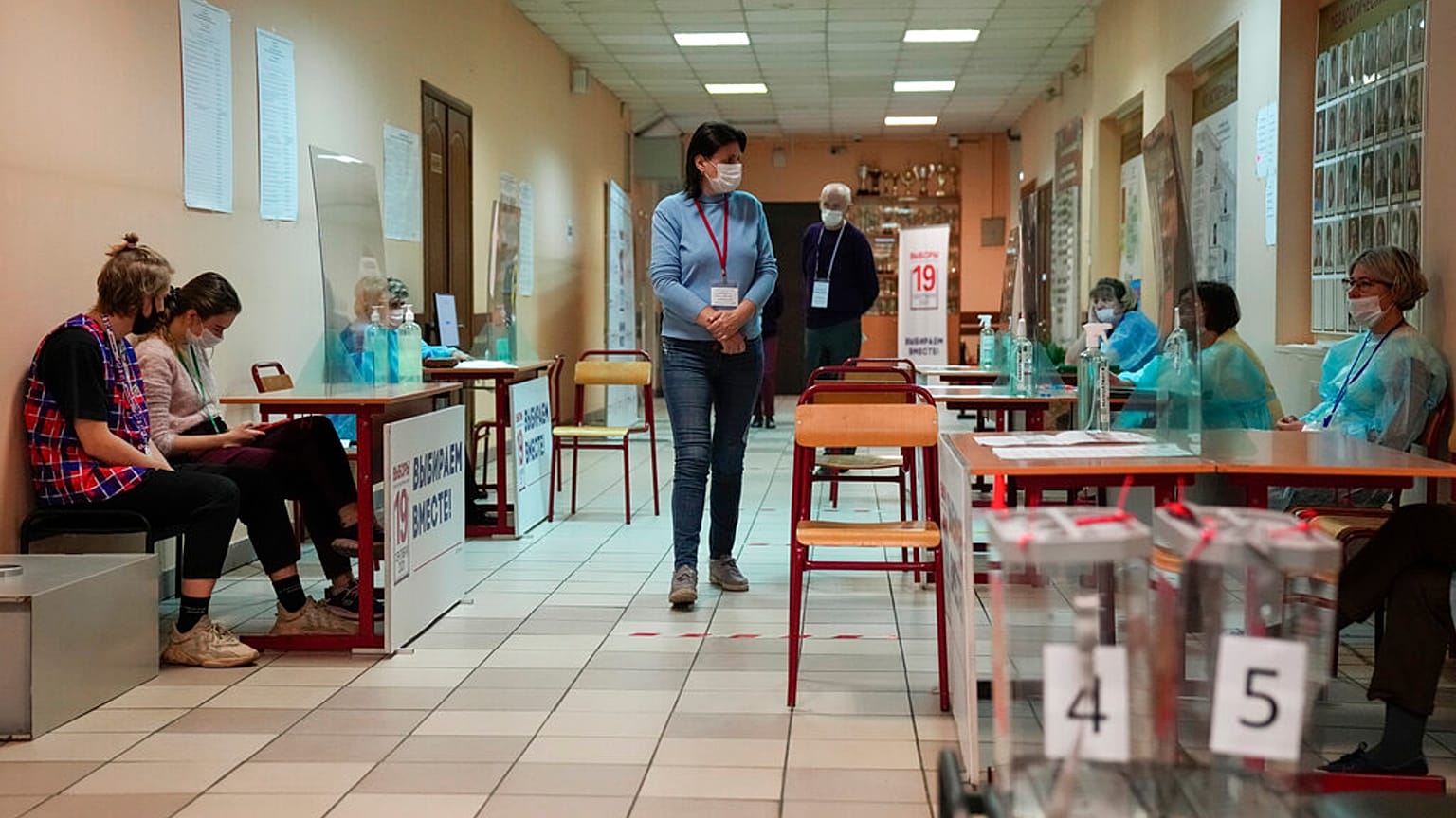Ρωσία: Κλείνουν οι τριήμερες βουλευτικές κάλπες