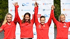 Az ezüstérmes Kozák Danuta (j2), Csipes Tamara (b2), Kárász Anna (j) és Gazsó Alida (b) a kajak-kenu világbajnokság kajak négyesek női 500 méteres versenyének döntője utáni er