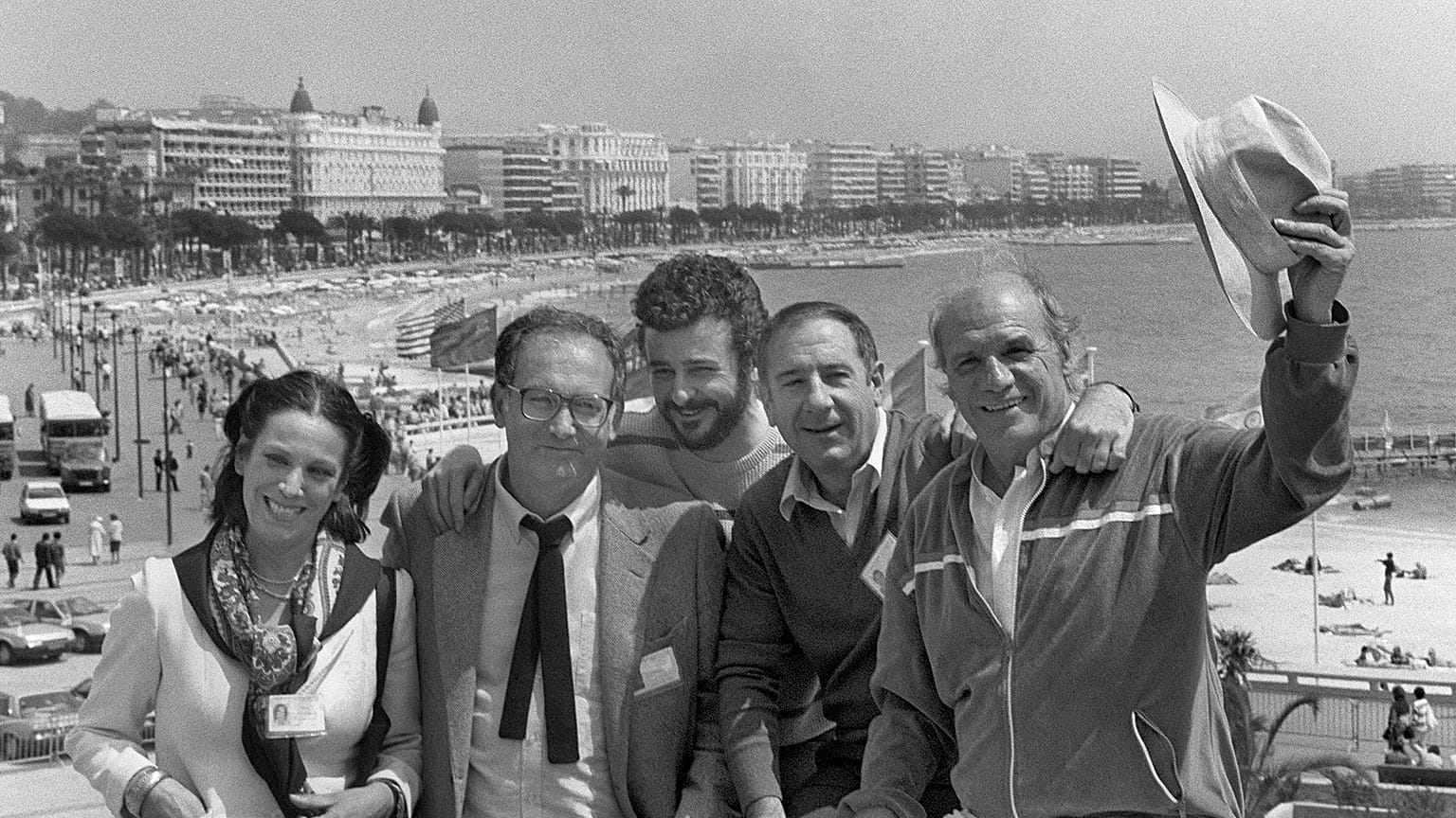 Mario Camus y el elenco de "Los Santos inocentes" en el Festival de Cannes en 1984