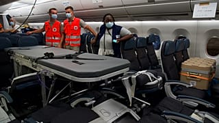 15.706 km: Acht Covid-Intensivpatienten fliegen von Tahiti nach Paris