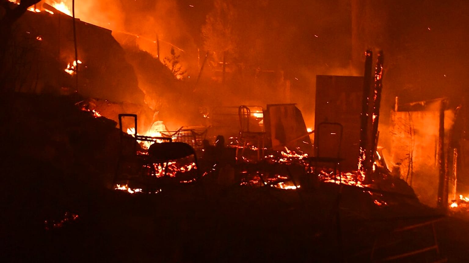 Samos: Brand in fast geräumtem Migrantenlager Vathy